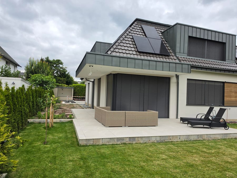 EFH Bad Homburg 2025: Dachstuhl, Eindeckung, PV-Anlage und Stehfalzverkleidung
